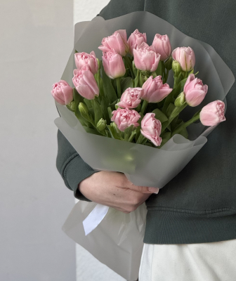15 нежных пионовидных тюльпанов  - Доставка цветов в Екатеринбурге