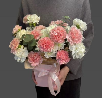 Вок с диантусами и хризантемой  - Доставка цветов в Екатеринбурге